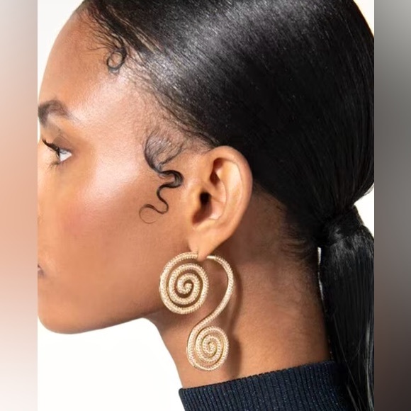 πΊπHPππΊ NWT Cult Gaia Ramala Crystal-Embellished Gold Spiral Earrings - Picture 14 of 17